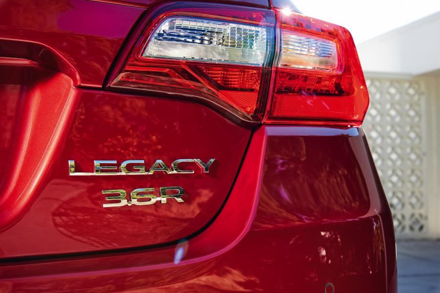 Логотип Subaru Legacy 3.6R 2017 года  (NA) (фото 10 из 13)